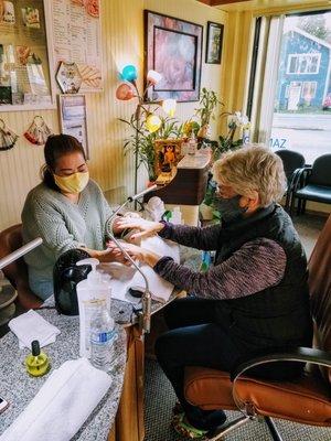 Mom getting her dipping powder manicure