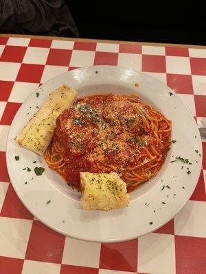 Spaghetti Mamma Pasta Dinner with meatballs