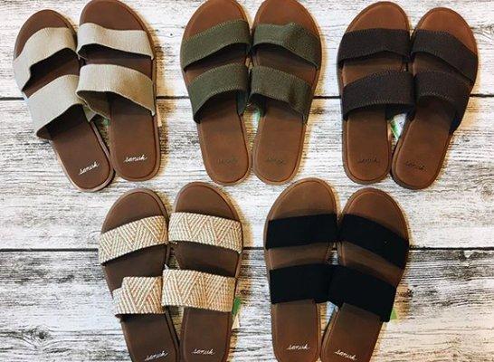 Sanuk "Gora Gora" sandal