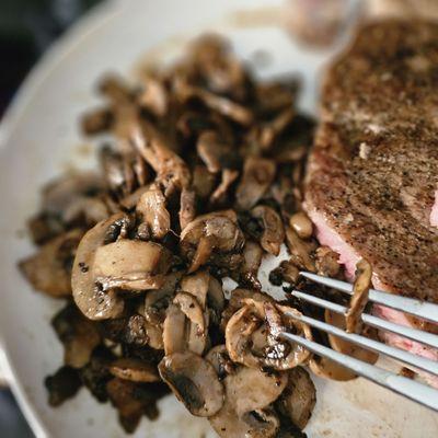 New side option: tons of mushrooms, but zero flavor and cooked unevenly. Bummed.