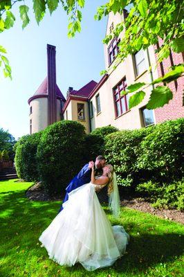 In a breathtaking moment, the couple shares a romantic dip in front of the hall's majestic facade.