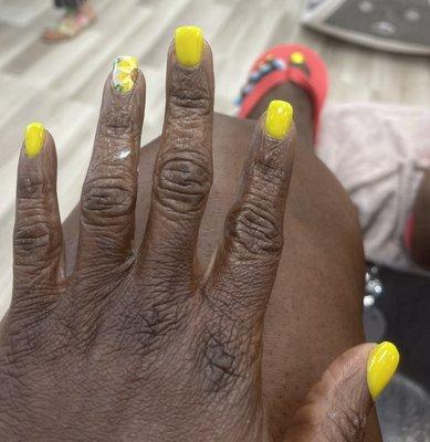 Yellow Nails with a Sunflower