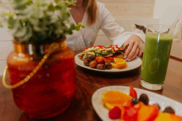 Avocado Toast and Smoothie at Fleetwood.