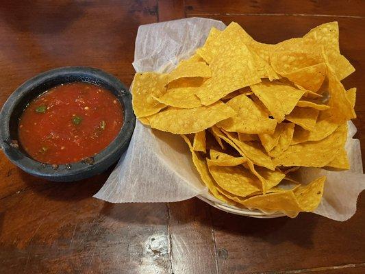 Chips & Salsa. Salsa was nice and thicc, not spicy but good flavor