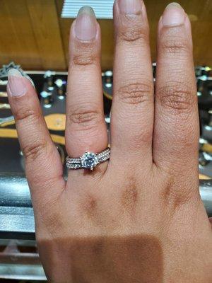 Engagment ring and matching band