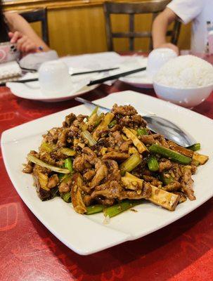 P24 Shredded Pork with Bean Curd 香干肉丝