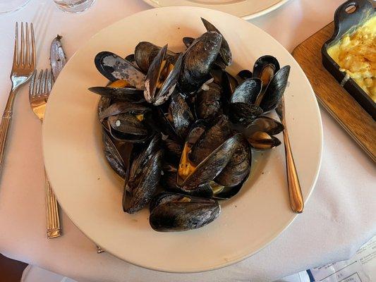 Steamed mussels