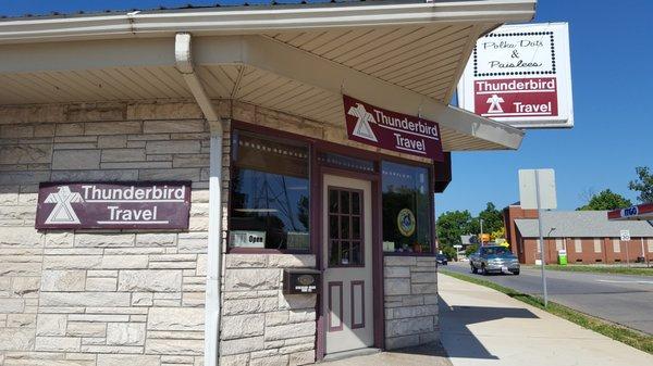 Exterior of Thunderbird Travel in Murphysboro, IL