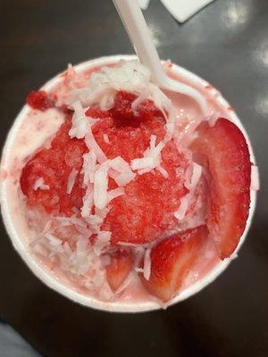 Strawberry and coconut raspdos with ice cream and lechera