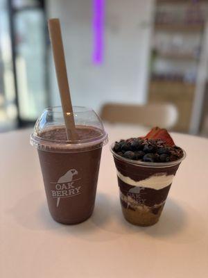 Hydration Booster smoothie (left) Built your own açaí (right)