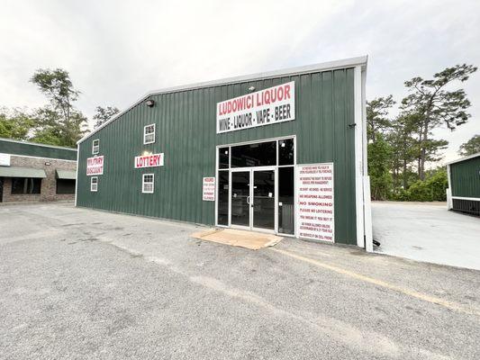 Liquor Store in Ludowici, Georgia. Beer cave , wine , military diacount!