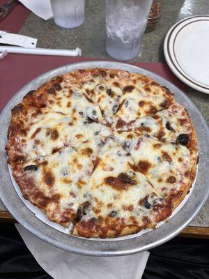 Black olive topped cheese pizza