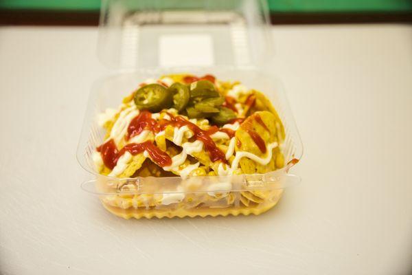 Nachos XL
Our nachos come with corn, mayo, ketchup, yellow cheese, and jalapeños.