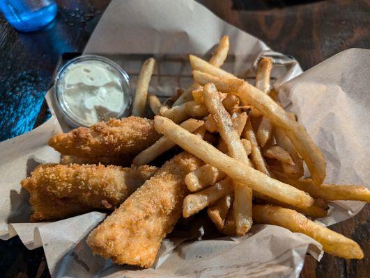 Fish and chips (mahi mahi).