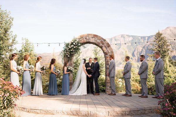 Cape Horn estate - Ceremony Arch. Photo by Pacific Northwest Imagery