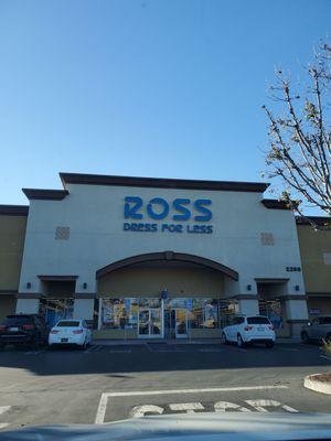 This Ross has the worst customer service