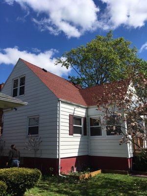 After. (CertainTeed Landmark Cottage Red shingles)