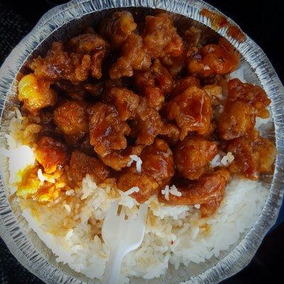 General Tso Chicken (w/ white rice by request)