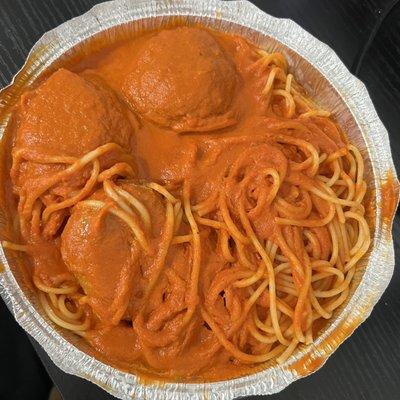 Spaghetti 3 Homemade Italian-style Meatballs in Tomato Sauce