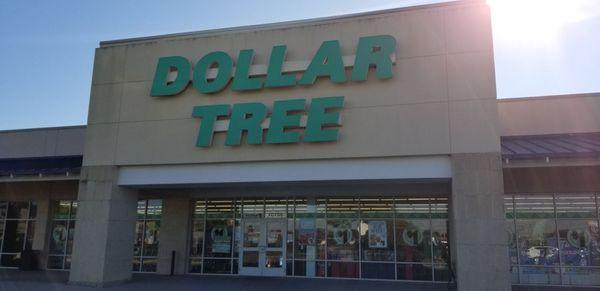 The entrance to Dollar Tree.