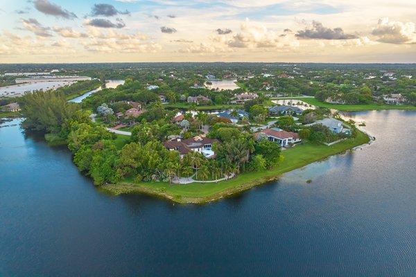 2941 Paddock lane, Weston Florida"Step into unparalleled luxury and opulence at 2941 Paddock Lane, Weston, Florida.