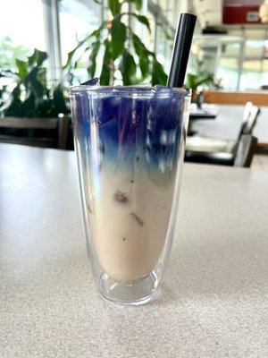 Tra sua hoa dau biec - Butterfly flower pea milk tea