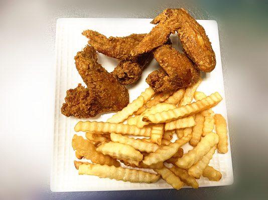 Chicken Wings w. French Fries