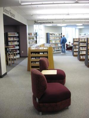 This magazine and teen area is on the main floor, to the right.  These chairs remind me of my last car's interior.