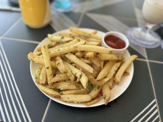 truffle fries & ketchup