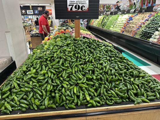 How gorgeous is this mountain of jalapeños?!?!?  Beautiful!!!!!