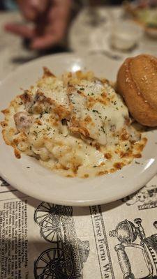 Pasta bake with alfredo and chicken