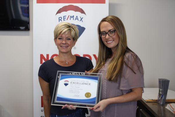 CONGRATULATIONS to SUSIE SCHEUBER on earning RE/MAX INTERNATIONAL recognition for achieving the award of Top 10 Northern Illinois, top 1%!