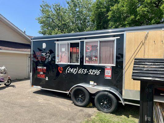 Cute food truck and looks pristine