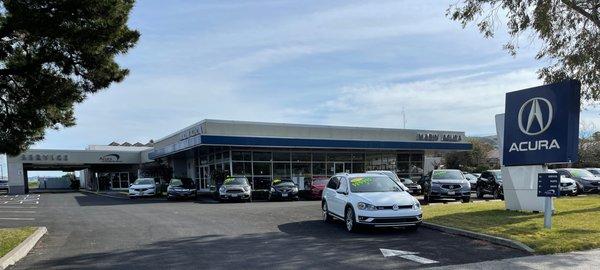 Marin Acura conveniently located just 10 minutes north of the Golden Gate Bridge off the 101.