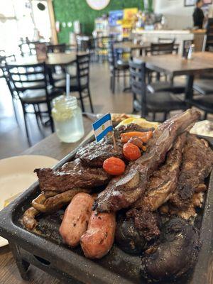 Parrillada para Dos Personas / Grill for Two People was an excellent choice along with fresh lemonade.