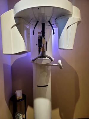 Panoramic x-ray machine