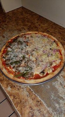 Pizza with many toppings!!!