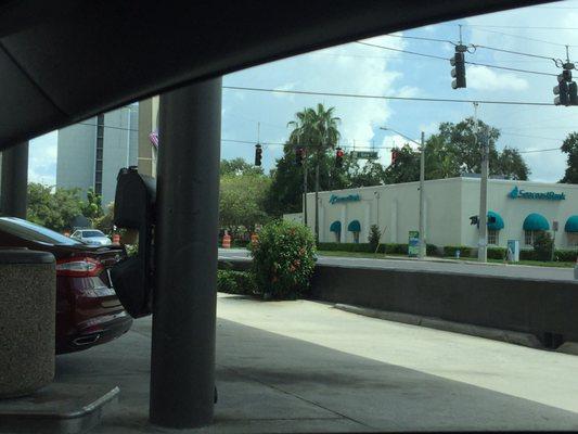 Little space between pumps and street. Hard to maneuver when many cars.