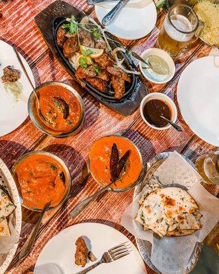 Butter chicken, Malai Kofta, Shahi Paneer, Garlic Naan. Food 3/5, service 1/5