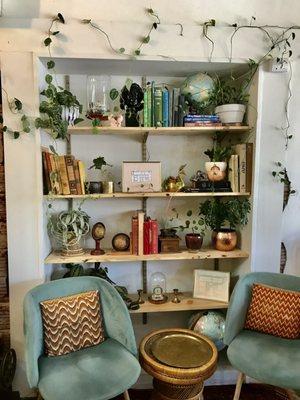 How cute is this vintage bookshelf wall with plants and unique finds?! Need an exact replica of this in my house