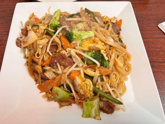 wok special with stirfry rice noodle with veggies and beef