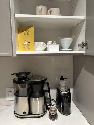 Coffee maker and cups