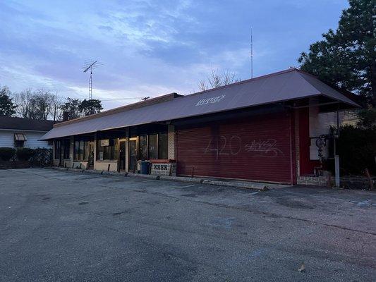 Front of building what used to be Huffie BBQ :(