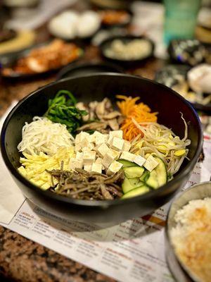 E7. Bibimbap (with tofu)