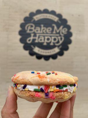 Sprinkle sandwich cookie