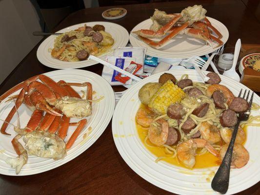 2 lbs snow crab, 1/2 lb shrimp, 1/2 lb sausage, 1 corn, 1 potato and noodles