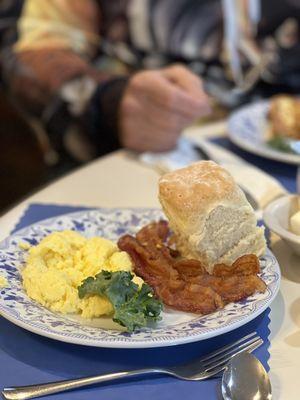 Scrambled eggs, bacon and biscuits