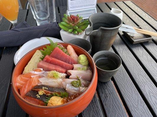 Sashimi rice bowl