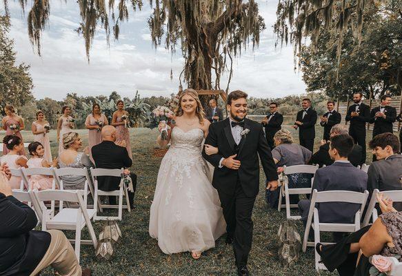 Gorgeous Florida backdrop at outdoor wedding at Worthington.