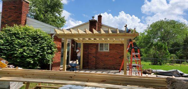 Free standing pergola